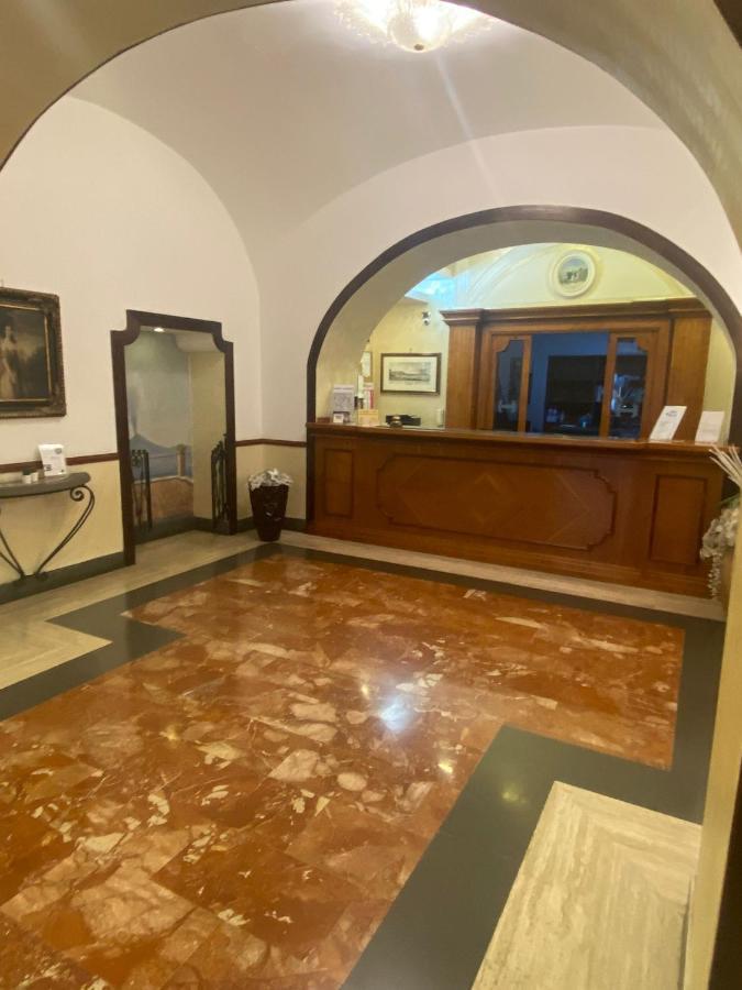 Hotel La Pace Νάπολη Εξωτερικό φωτογραφία