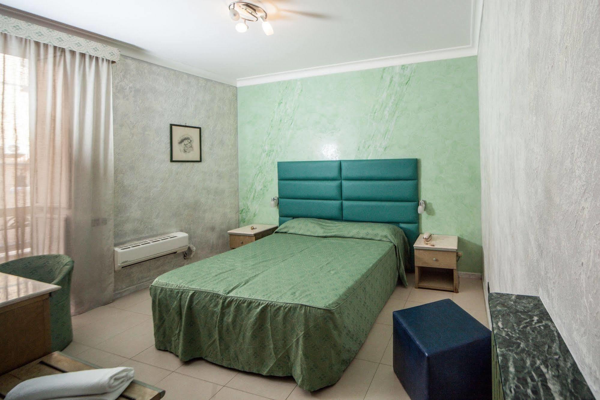 Hotel La Pace Νάπολη Εξωτερικό φωτογραφία