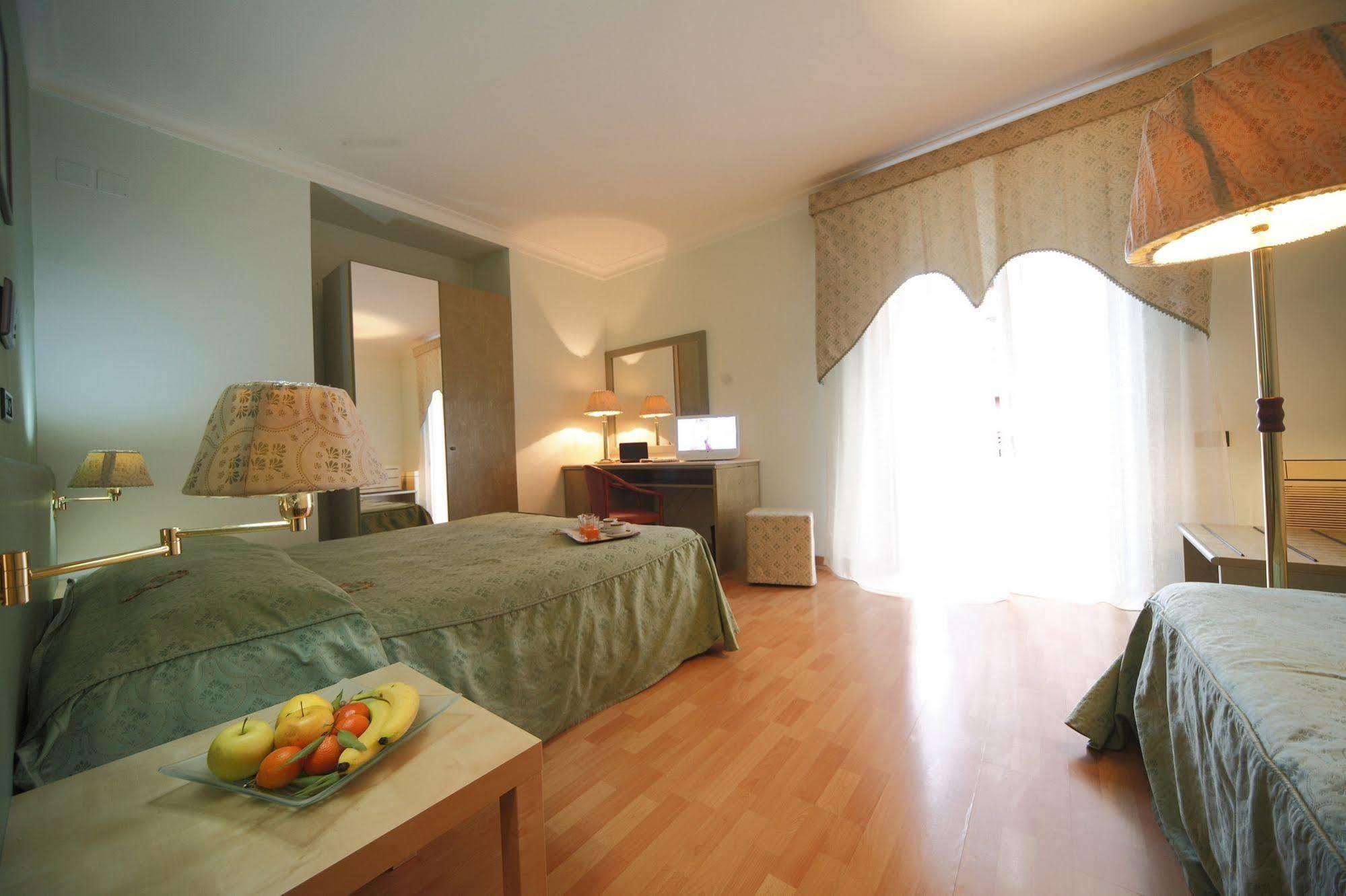 Hotel La Pace Νάπολη Δωμάτιο φωτογραφία