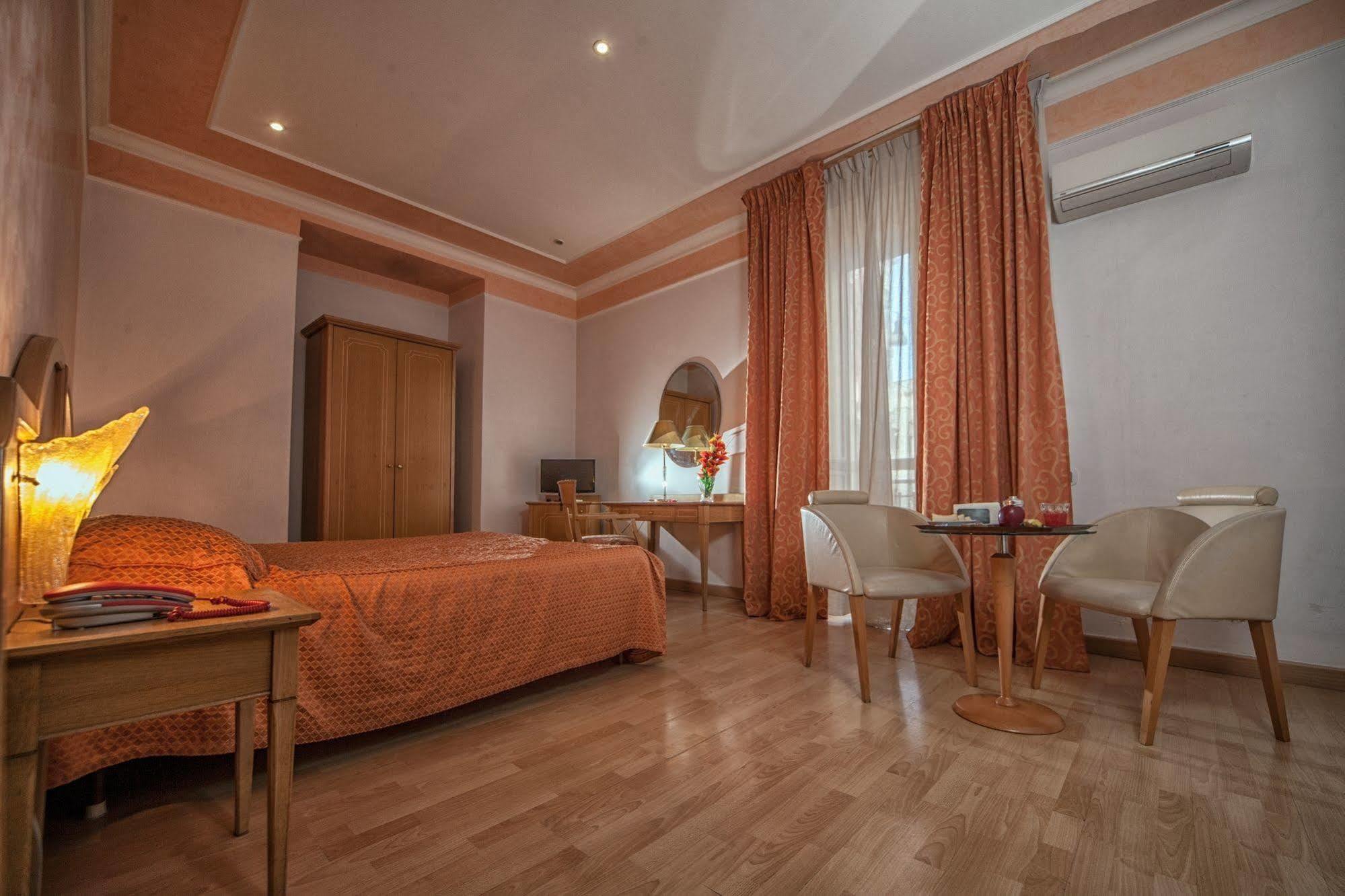 Hotel La Pace Νάπολη Δωμάτιο φωτογραφία