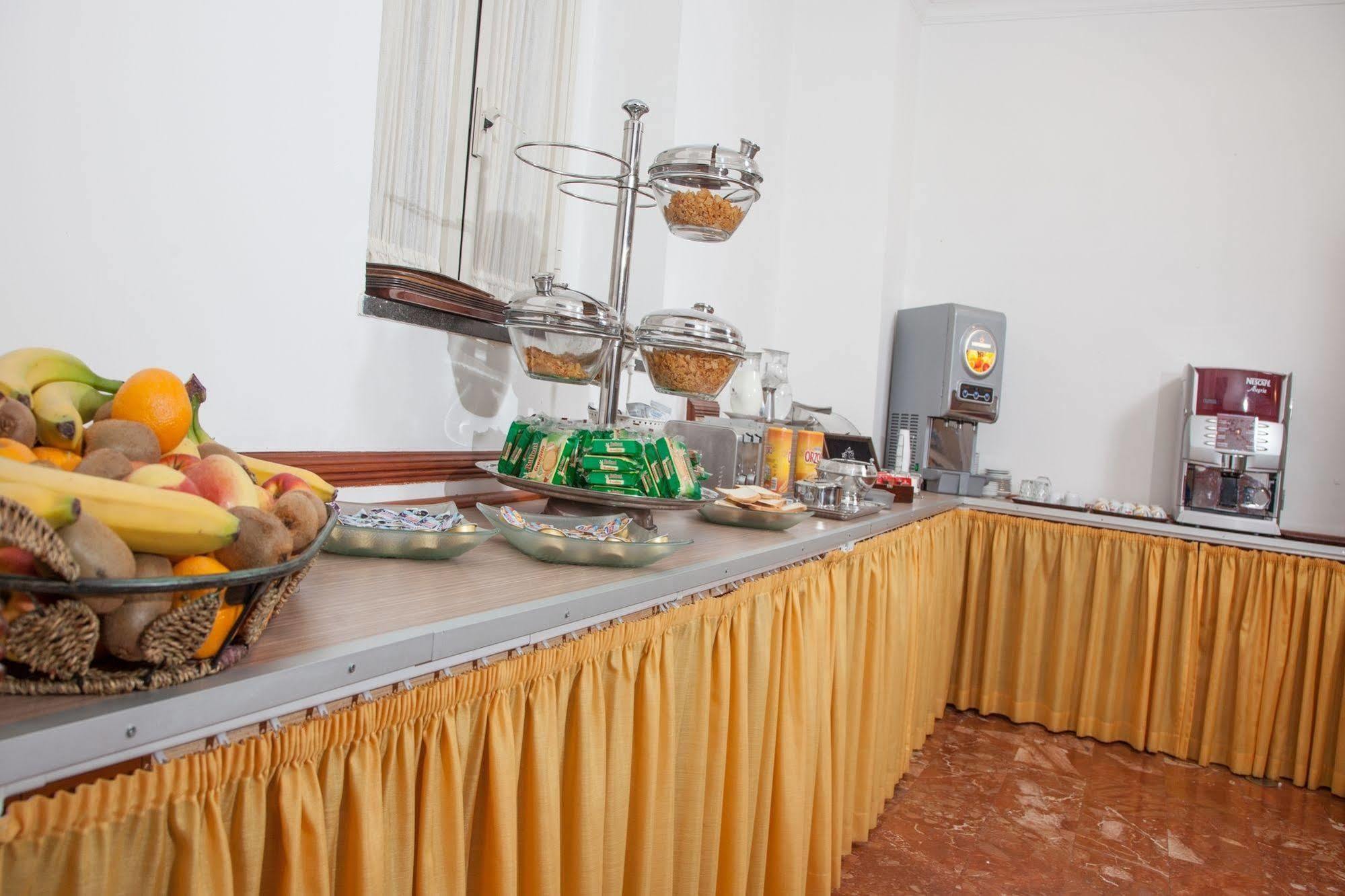 Hotel La Pace Νάπολη Εξωτερικό φωτογραφία
